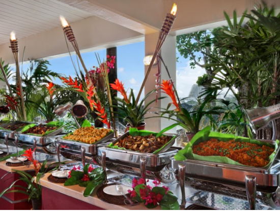 關島希爾頓飯店晚餐秀Tropics BBQ